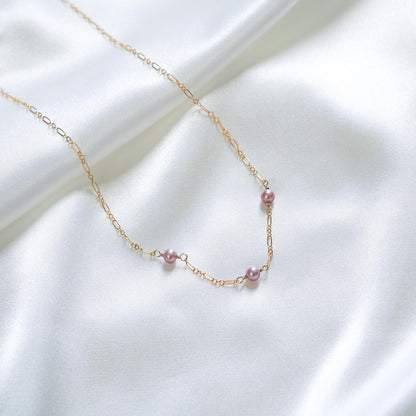 Gold necklace with three small edison pearls