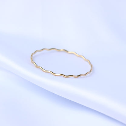 Small Wavy Bangle